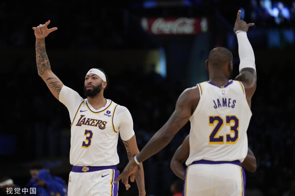 崭露头角的 崭露头角的