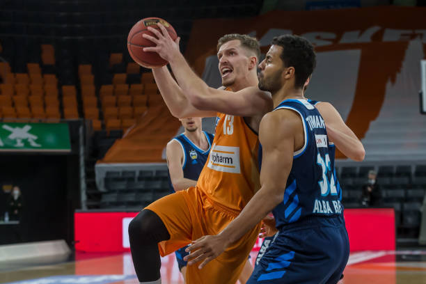 在曼联效力 在曼联效力