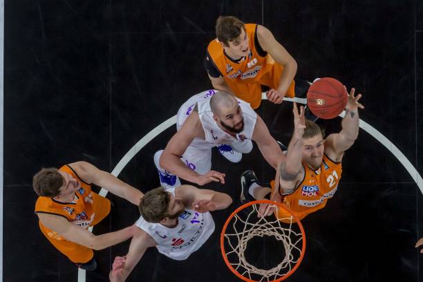 献了多个精 献了多个精