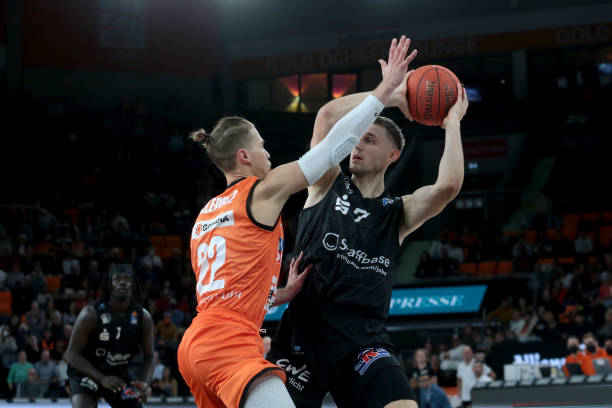 亚全能中锋 亚全能中锋